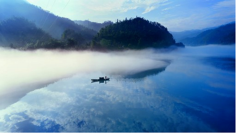 心靈之旅品牌系列湖光山色丹霞飛天山+中國(guó)銀都+東江湖2日游